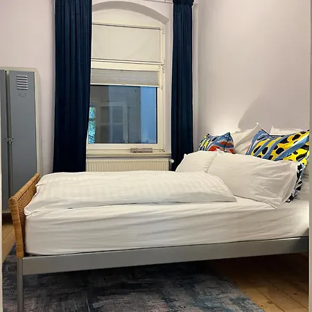 Cls Zentrale City-wohnung In Ost Alles In 5 Minuten Erreichbar Ostbahnhof, Hawk, Bushaltestelle, Supermarkt, Cafes, Restaurants, Hawk, Uni, Ideale Autobahnanbindung, Naehe Bosch *