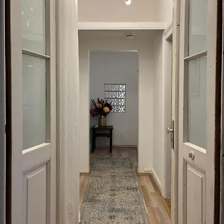 Apartment Cls Zentrale City-wohnung In Ost Alles In 5 Minuten Erreichbar Ostbahnhof, Hawk, Bushaltestelle, Supermarkt, Cafes, Restaurants, Hawk, Uni, Ideale Autobahnanbindung, Naehe Bosch